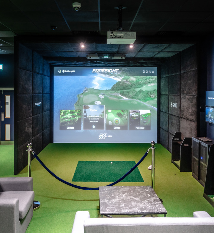 Play Indoor Golf